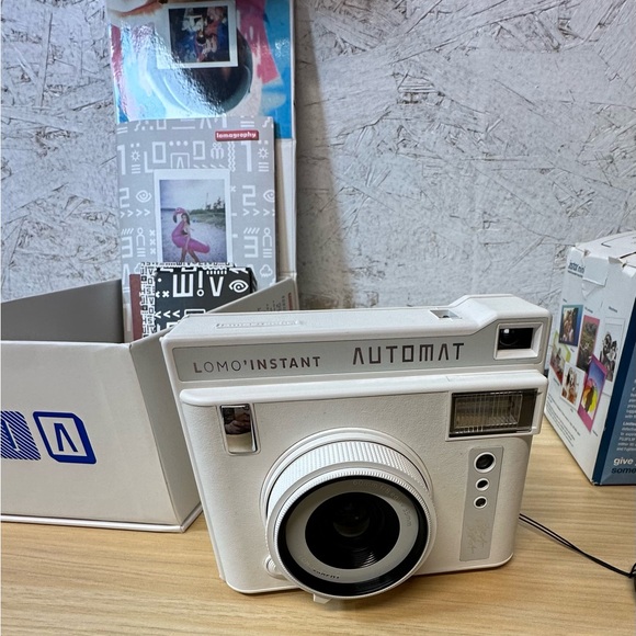 Lomography lomo instant Camera with film and accessories NIB - Picture 4 of 12